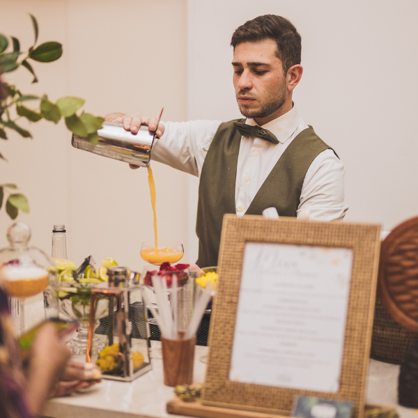 Guia Essencial para Escolher o Serviço de Bartender Perfeito para Seu Evento